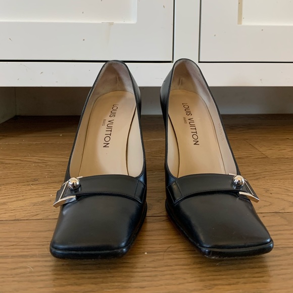 Louis Vutton Black Pumps - Picture 1 of 6